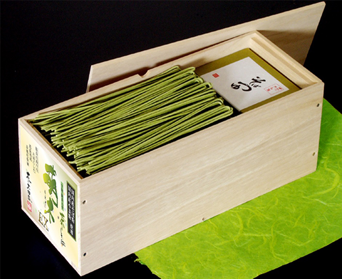 宇治抹茶入り茶そば「萌木」